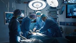 Va al pronto soccorso per un dolore al fianco e scopre un tumore al rene di 4 chili