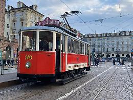 Babbo Natale viaggia in tram: storie, sorprese e magia sui binari di Torino