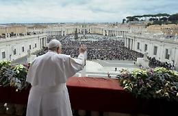 Papa Francesco: forte appello per la pace "Tacciano le armi"