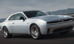 La Dodge Charger Daytona (ma con motore termico) in Europa: così Stellantis sfida BMW e Ford