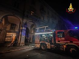 Incendio in un alloggio nel centro di Torino, muore una ragazza di 25 anni