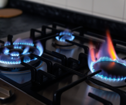 Per colpire la Russia, l'Ucraina ci toglie il gas: prezzi raddoppiati. Ecco cosa succede