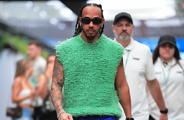 Hamilton compie 40 anni ma il regalo lo scarterà solo tra 2 settimane, ecco perché...