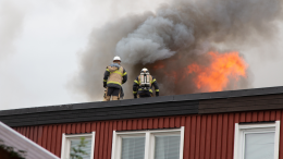 Incendio a Caluso: villette in fiamme, evacuate quattro famiglie