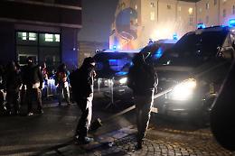 Corteo per Ramy: in mille assaltano il commissariato di polizia 