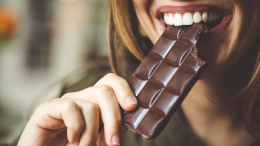 Fermata con 90 chili di cioccolato: l'ossessione virale che arriva da Dubai