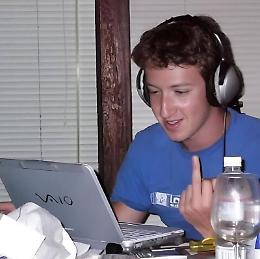 Mark Zuckerberg (Meta): "I funzionari di Biden ci urlavano di censurare post sul Covid, anche se veri"
