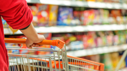 Prato, follia in un Conad: donna aggredisce il personale e minaccia un incendio
