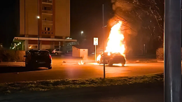 Incendio nella notte, a fuoco una Fiat 500 a Rivoli