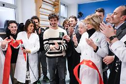 "Pecco" Bagnaia inaugura la palestra riabilitativa del Regina Margherita: "Facile contribuire a una causa così bella"