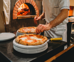 Napoletana o gourmet? La pizza vale miliardi: ecco quanti (e chi ne mangia di più al mondo)