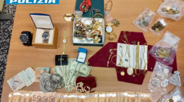 Vanchiglietta: si finge perito dei carabinieri e scappa con gioielli da 35mila euro