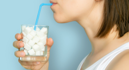 La morte non è mai stata così dolce: bibite zuccherate, malattie cardiovascolari e una bomba pronta a esplodere