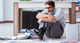 Stipendi pubblici bloccati: inflazione alle stelle e aumenti congelati per milioni di lavoratori