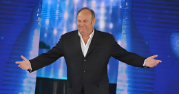 Gerry Scotti domina l’access estivo: La Ruota della Fortuna travolge Techetechetè