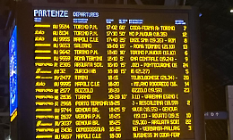 Treni, è ancora caos: guasti e persone sui binari. Un'ora di ritardo per arrivare a Torino