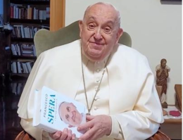Il Paradiso può attendere, il Papa sceglie Tik Tok per la sua autobiografia. Ecco perché