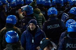 ACAB e il suono dell'ansia sociale: quando la musica diventa un pugno nello stomaco
