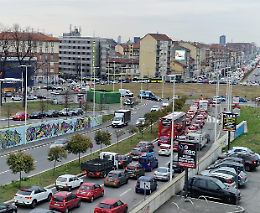 Torino "maglia nera" del traffico: 44 ore all'anno trascorse in coda