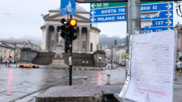 «Sei la cosa più bella che esista», la misteriosa lettera d'amore comparsa a Torino - FOTO
