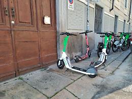Addio alle soste selvagge: in arrivo 179 aree di posteggio per i monopattini elettrici
