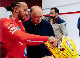 Ferrari gioca d'anticipo, Hamilton e Leclerc subito in pista