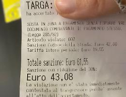 Strisce blu, la beffa delle “nuove” multe. Ora si paga anche la sosta di un giorno