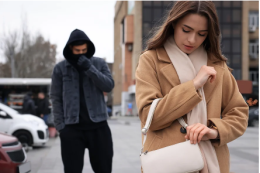 Aosta, arrestato un 39enne per stalking aggravato nei confronti della compagna incinta