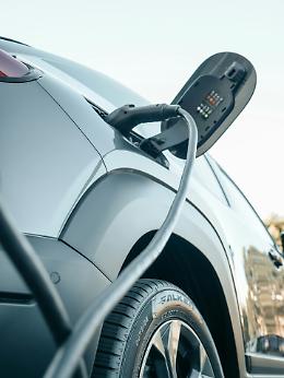 Auto elettriche, il mondo accelera ma l’Italia resta indietro