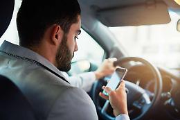 Telecamere intelligenti in grado di individuare chi usa il telefono alla guida