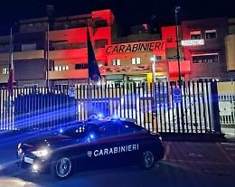 Prostituta ruba la macchina del cliente e lo lascia in mutande per strada: arrestata dai carabinieri