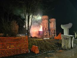 Blitz dei No Tav al cantiere, poi scoppia un incendio
