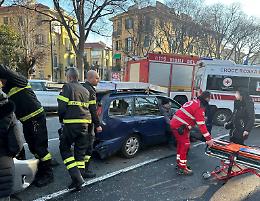Tamponamento a catena, arrivano ambulanze e vigili del fuoco