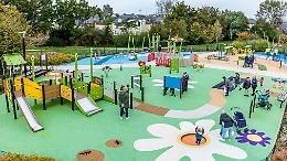 In consiglio comunale si litiga sulla mozione e i bambini disabili restano senza giochi nei giardini 