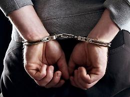 Ha il braccialetto elettronico e continua a molestare la moglie: arrestato