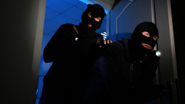 Raid notturno alla scuola elementare di Rivarolo Canavese: rubati tablet e computer