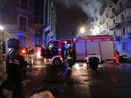 Torino, appartamento devastato dalle fiamme: tre ragazzi in ospedale - VIDEO