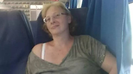 Marito ammazza la moglie a coltellate e poi tenta il suicidio