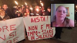 Fiaccolata per Cinzia: "D'amore non si muore". Ma il marito aveva già provato a ucciderla