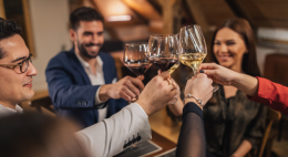 Cosa bevono gli italiani? Signorvino svela i trend, ma il nuovo Codice della Strada "frena lo stappo"