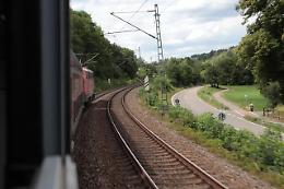Ennesimo dramma sui binari: uomo investito da un treno, disagi sulla linea Torino-Milano