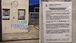Vicesindaco contro i vandali: «Pago io la pulizia delle vostre scritte. Ma ora smettetela»