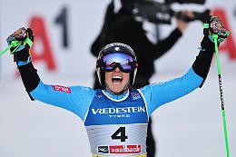 Brignone, ragazza d'oro: "La vittoria più bella della mia carriera"