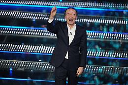 «Elon Musk sta preparando la marcia su Roma» : Benigni all'Ariston