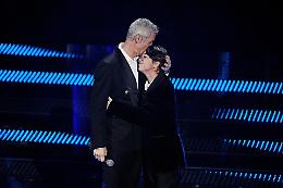 Quando un comico porta sul palco di Sanremo il fenomeno degli Hikikomori