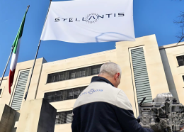 Stellantis, ingegneri in ufficio e (meno) operai ancora a casa: ecco perché
