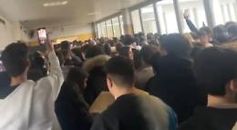 Scuola gelida, 2.500 studenti protestano e tornano a casa