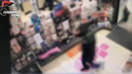 Rapina in farmacia: l'uomo con l'apriscatole arrestato - VIDEO