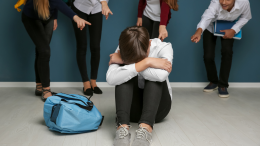 Violenza a Rivarolo Canavese: 16enne aggredito brutalmente dai coetanei