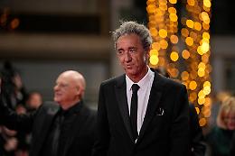 Paolo Sorrentino è sbarcato a Torino ma questa volta non c'entrano il tennis e Sinner...
